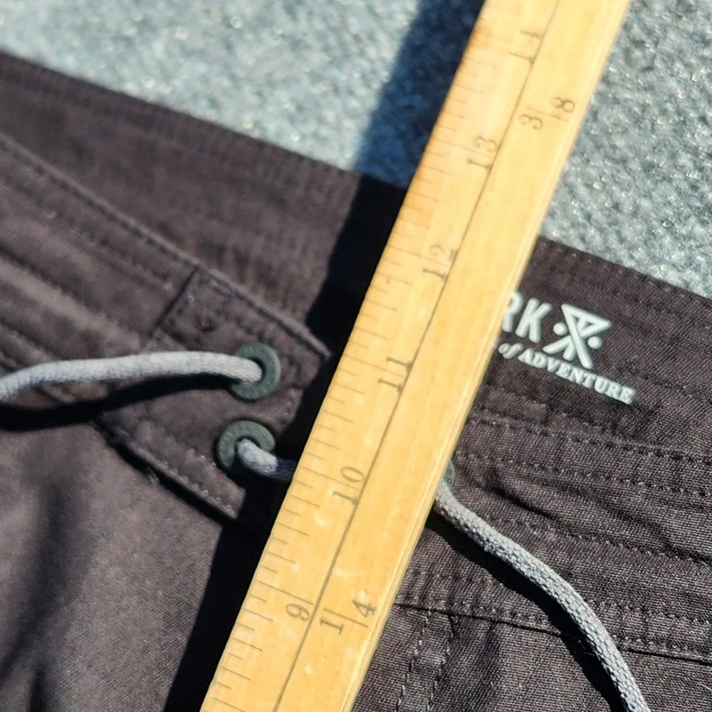 men's ROARK Layover 2.0 Shorts Black Hiking travel zip Pockets size‎ 28